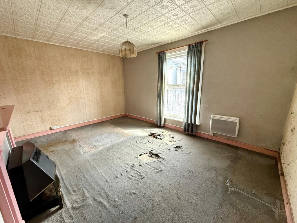 Lot: 87 - MID-TERRACE HOUSE FOR REFURBISHMENT - Bedroom one